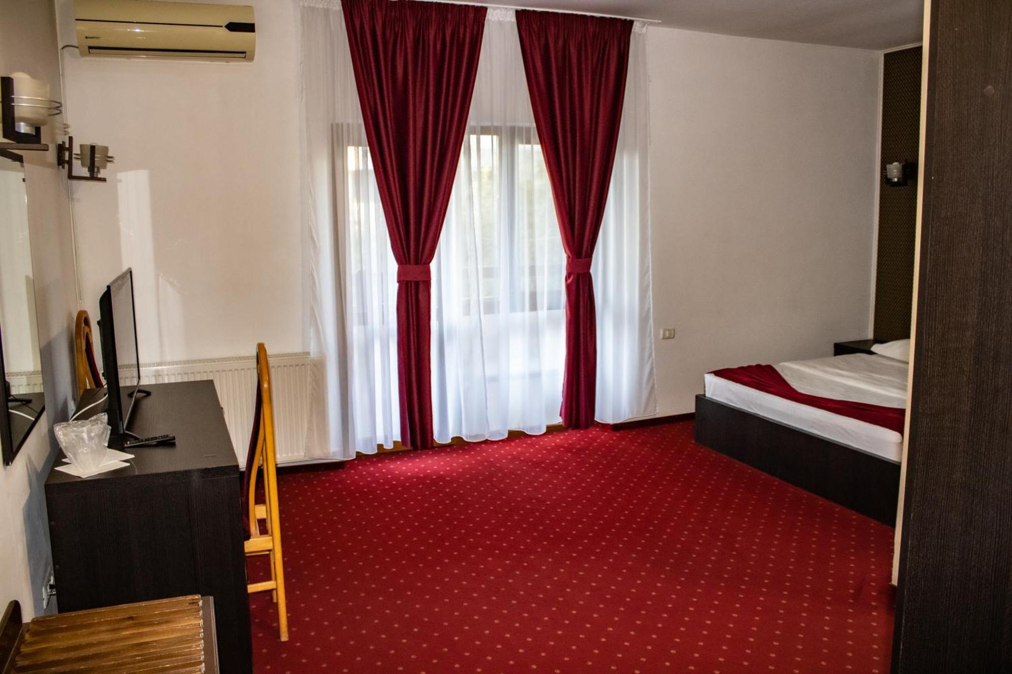 Hotel Rebis Brăila Esterno foto
